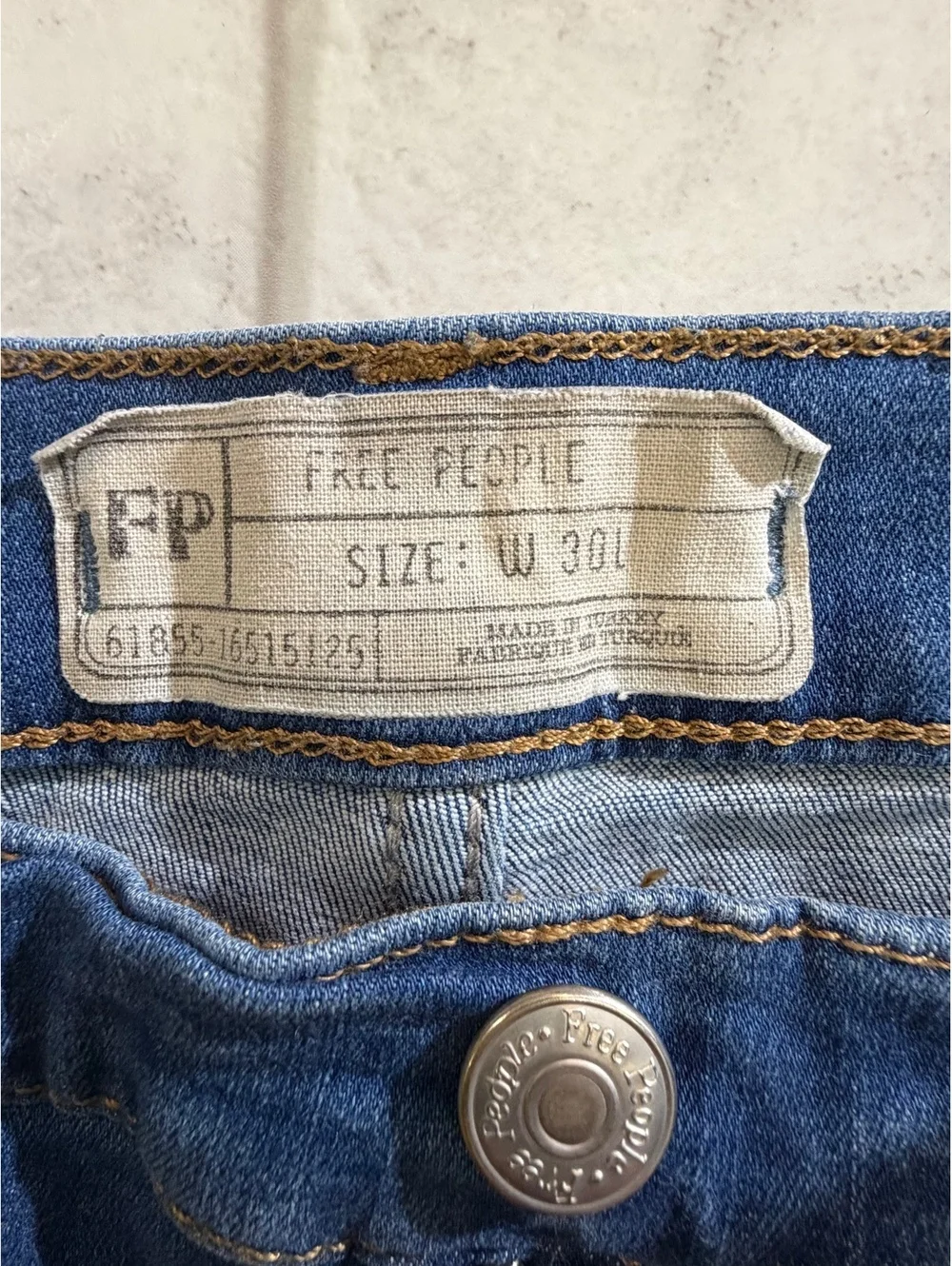 Free People Distressed Skinny Jeans W30
